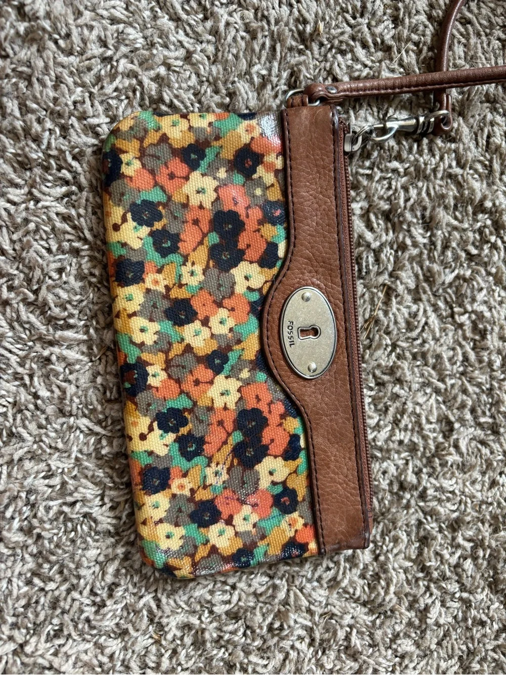 Fossil compact wristlet